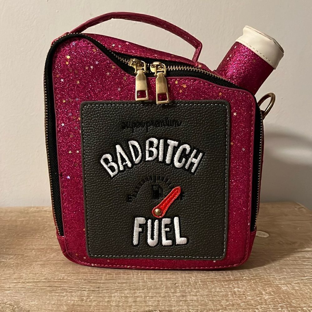 B A D  B I T C H  FUEL PURSE